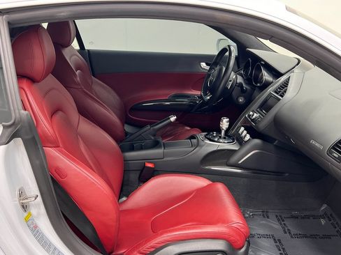 Used 2015 Audi R8 V8 w/ Extended Leather Package AWD/4WD image 29