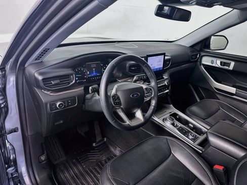 Used 2021 Ford Explorer Limited w/ Equipment Group 301A AWD/4WD image 9