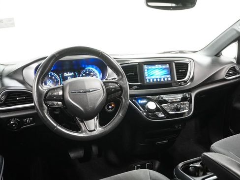 Used 2019 Chrysler Pacifica Touring Plus w/ S Appearance Package image 20