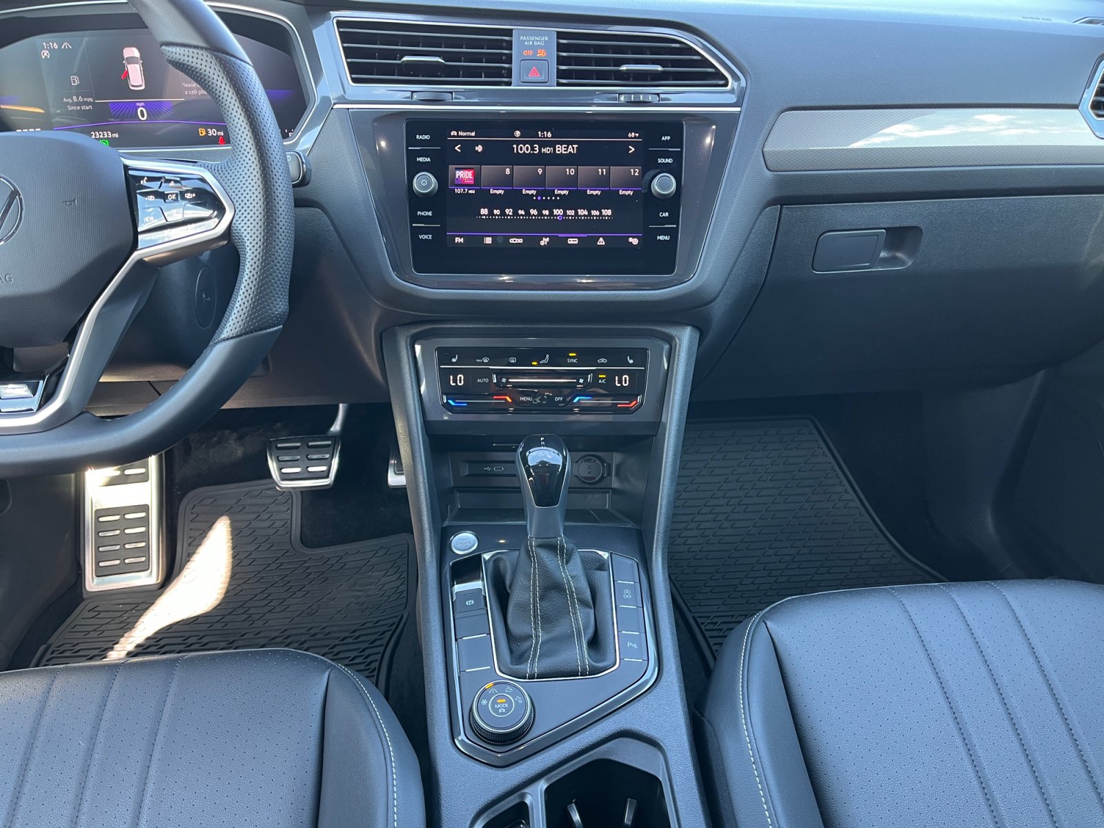Certified 2024 Volkswagen Tiguan SE R-Line w/ MDO Package, Two-Row AWD/4WD image 11