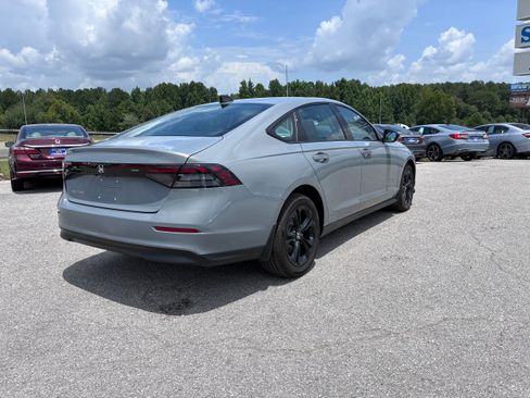 Used 2025 Honda Accord SE image 2