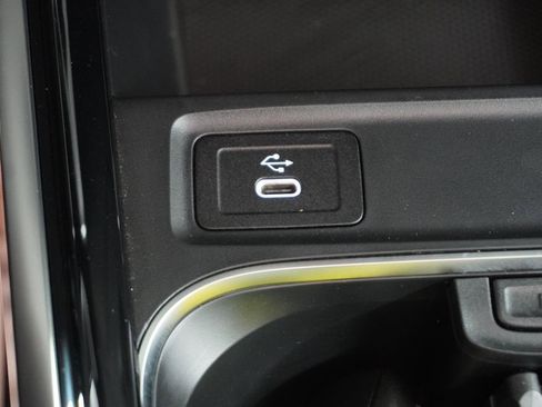 Used 2026 Mercedes-Benz GLB 250 image 33