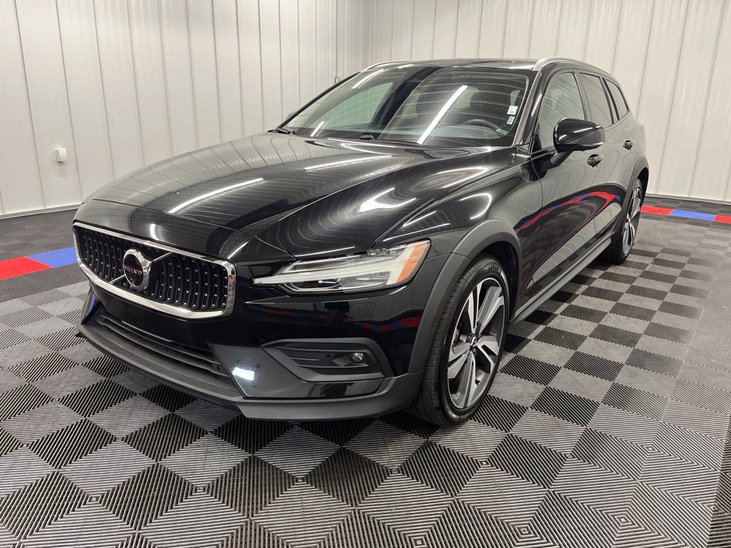 Used 2025 Volvo V60 B5 Cross Country Plus AWD/4WD image 6