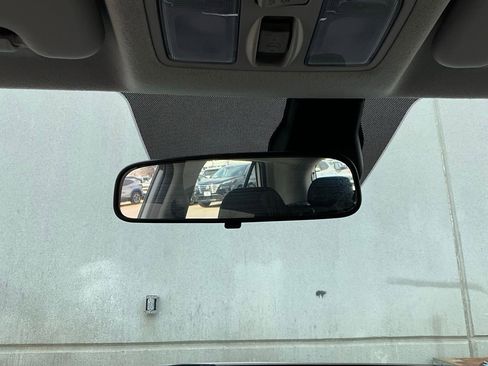 Used 2025 Hyundai Venue SEL image 17