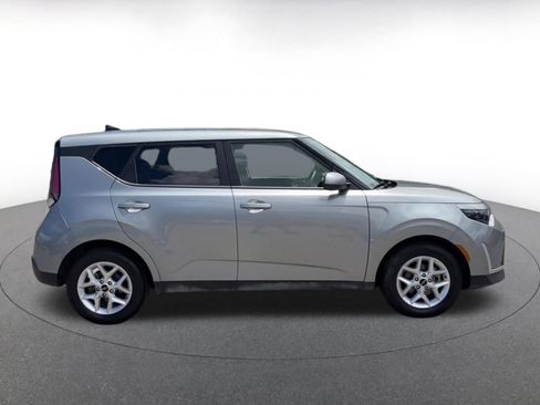 Used 2025 Kia Soul LX w/ LX Technology Package FWD image 16