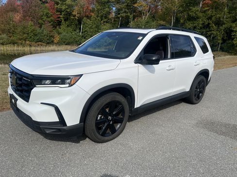 Used 2025 Honda Pilot Black Edition image 1