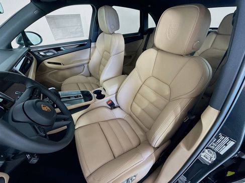New 2026 Porsche Macan image 5