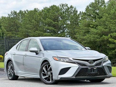 Used 2018 Toyota Camry SE FWD image 5