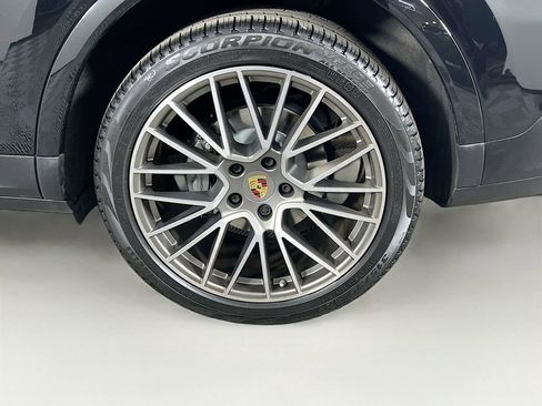 Certified 2023 Porsche Cayenne S Platinum image 33