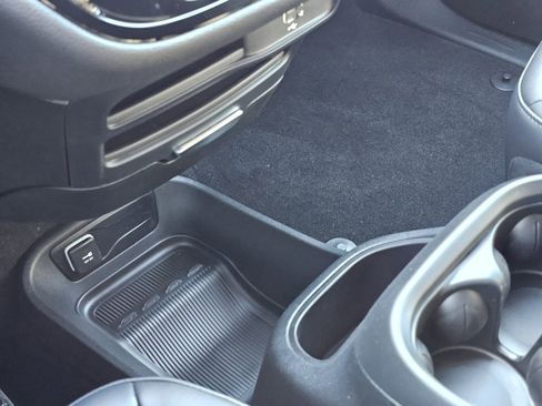 New 2026 Chrysler Pacifica Select image 15