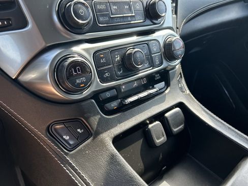 Used 2020 Chevrolet Tahoe LT w/ Off-Road Package AWD/4WD image 29