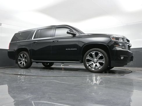 Used 2018 Chevrolet Suburban LT AWD/4WD image 43
