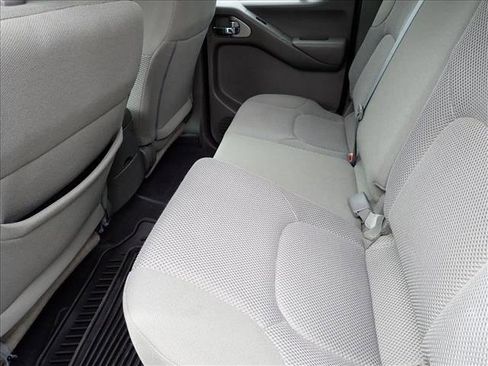 Used 2019 Nissan Frontier SV image 9