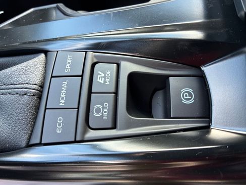 New 2026 Toyota Camry Hybrid FWD image 34