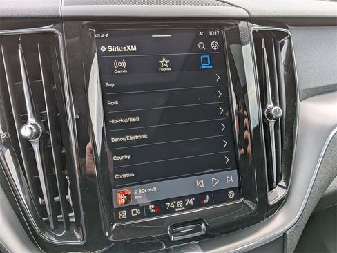 Used 2025 Volvo XC60 B5 Core image 14