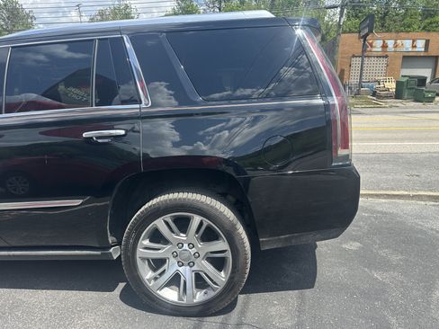 Used 2016 Cadillac Escalade Premium AWD/4WD image 8