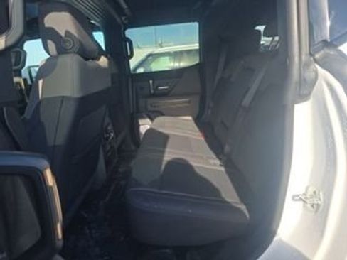 Used 2025 GMC Hummer EV 2X w/ LPO, Sport Package AWD/4WD image 9
