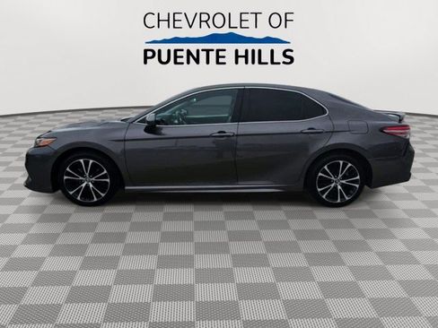 Used 2018 Toyota Camry SE FWD image 5
