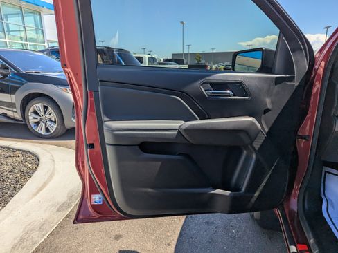 Used 2026 Chevrolet Colorado LT w/ LT Convenience Package AWD/4WD image 10