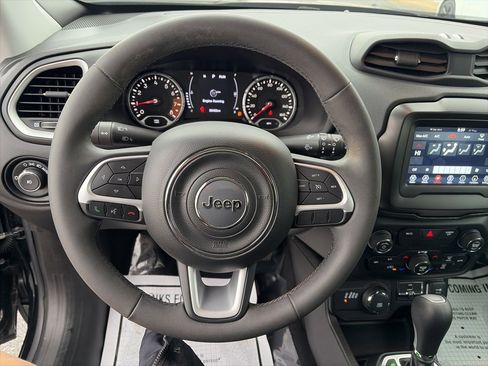 Used 2019 Jeep Renegade Latitude w/ Popular Equipment Group image 24