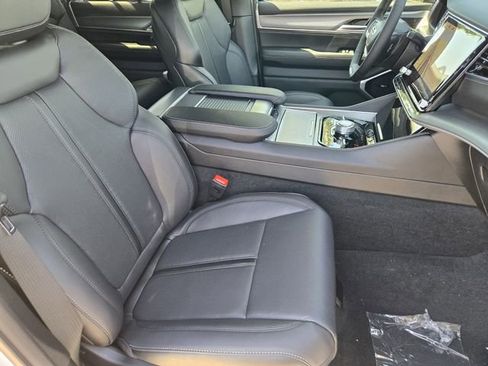 New 2026 Jeep Grand Wagoneer L Limited AWD/4WD image 10