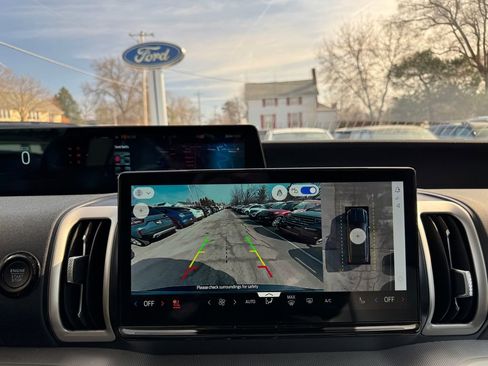 Used 2025 Ford Expedition Active image 35