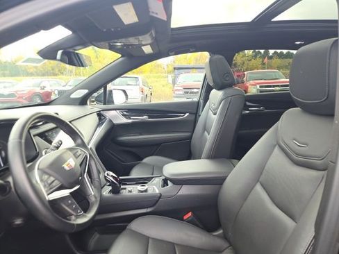 Used 2025 Cadillac XT5 Premium Luxury image 17