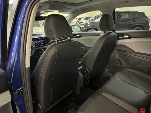 Certified 2023 Volkswagen Taos SE w/ Panoramic Sunroof Package FWD image 19