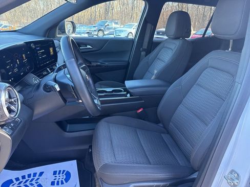 Used 2025 Chevrolet Equinox LT FWD image 14
