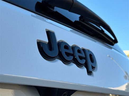 Used 2020 Jeep Grand Cherokee Altitude image 10