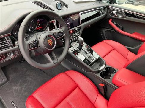Used 2025 Porsche Macan AWD/4WD image 4