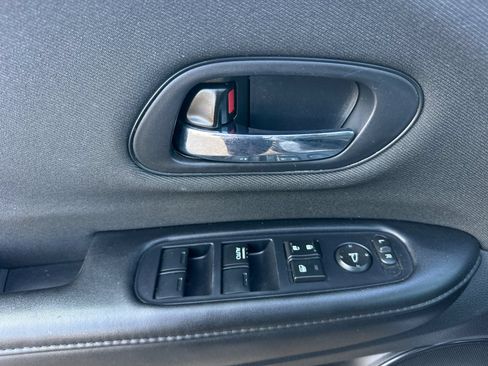 Used 2022 Honda HR-V LX image 11