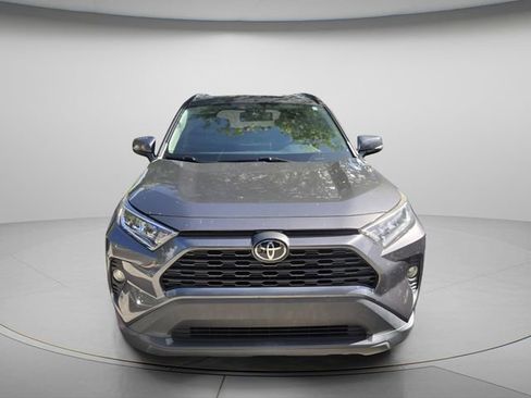 Used 2021 Toyota RAV4 XLE w/ Convenience Package FWD image 3