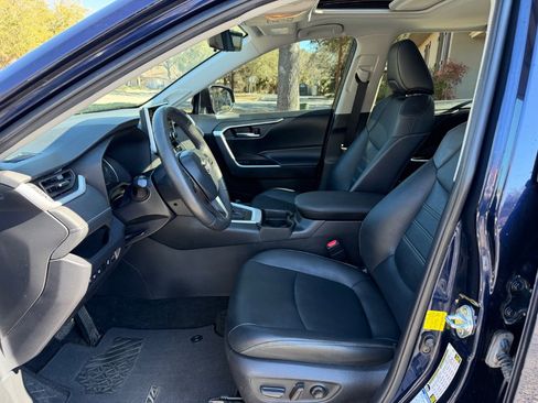 Used 2021 Toyota RAV4 XLE Premium image 13