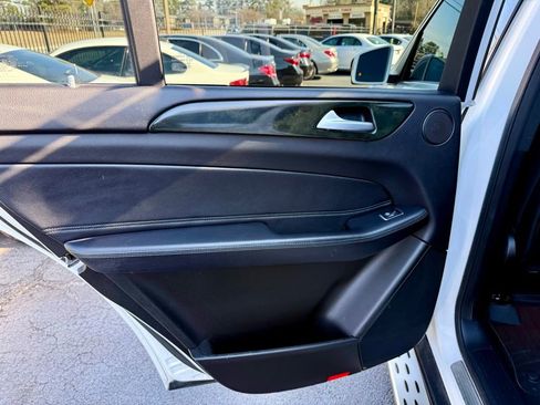Used 2018 Mercedes-Benz GLS 450 4MATIC image 33