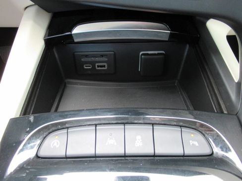 Used 2021 Buick Envision Essence w/ Technology Package I FWD image 26