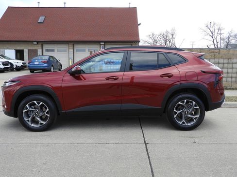 Used 2025 Chevrolet Trax LT w/ Driver Confidence Package FWD image 8