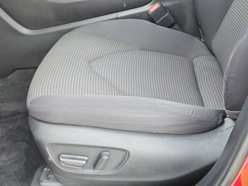 Used 2022 Toyota Highlander LE image 26