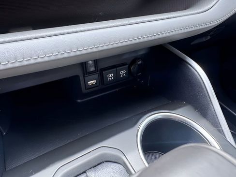 Used 2021 Toyota Highlander LE AWD/4WD image 27