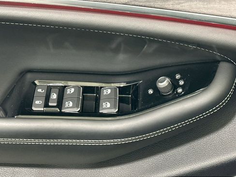 Used 2023 Jeep Grand Cherokee Overland w/ Luxury Tech Group IV image 16