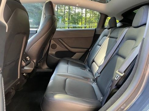 Used 2022 Tesla Model Y Long Range AWD/4WD image 14