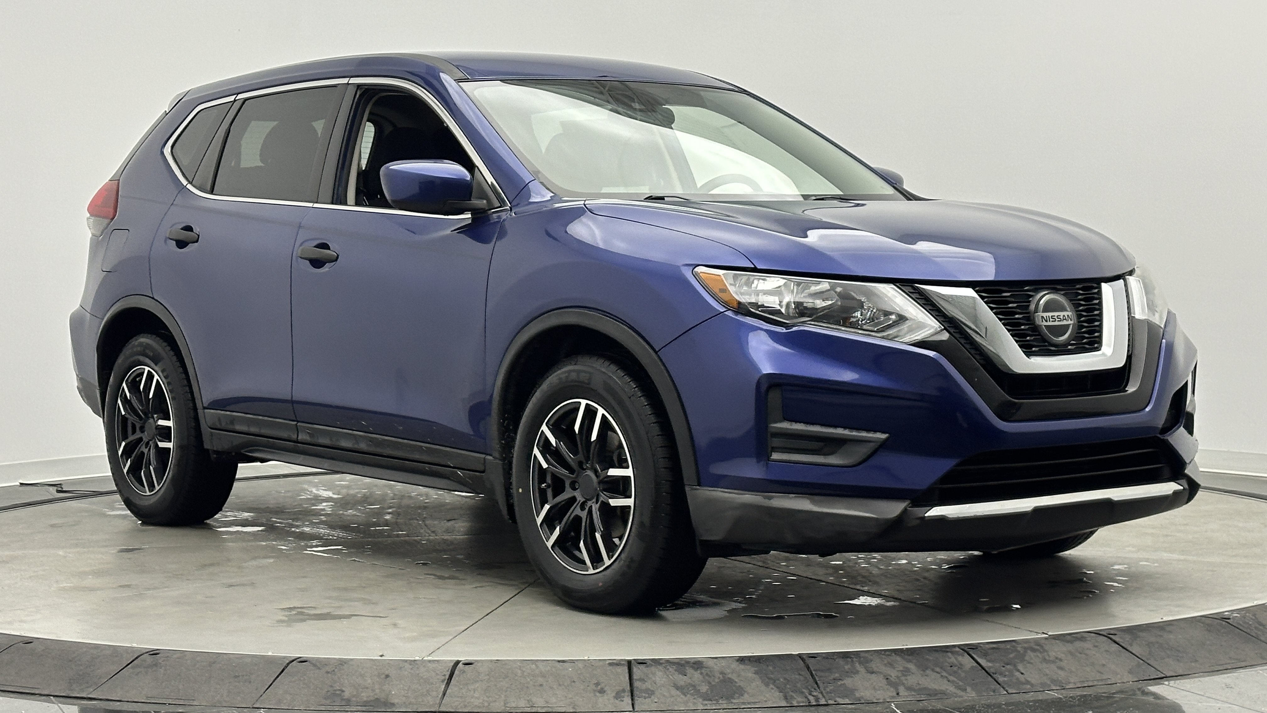 Used 2020 Nissan Rogue S FWD image 3