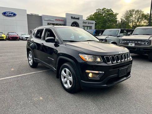 Used 2019 Jeep Compass Latitude w/ Cold Weather Group AWD/4WD image 4