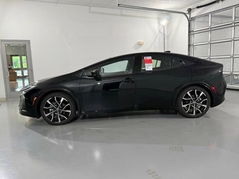 New 2025 Toyota Prius Plug-In Hybrid FWD image 7