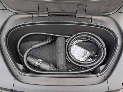 Used 2022 Volvo C40 P8 Recharge Ultimate image 25