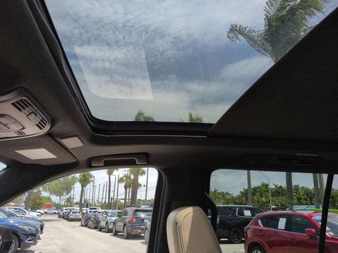 Used 2024 Cadillac Escalade Premium Luxury RWD image 21
