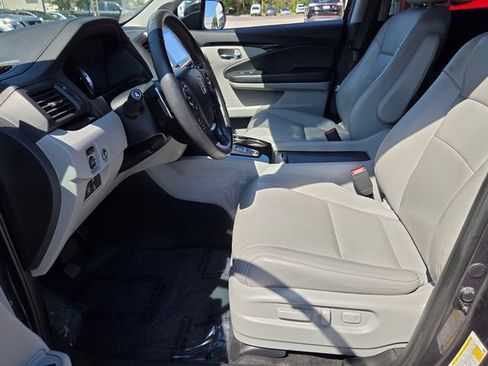 Used 2018 Honda Pilot Touring image 9