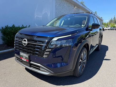 New 2026 Nissan Pathfinder Platinum w/ Cargo Package AWD/4WD image 2