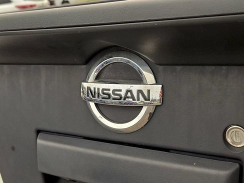 Used 2016 Nissan Frontier SL w/ Moonroof Package AWD/4WD image 29