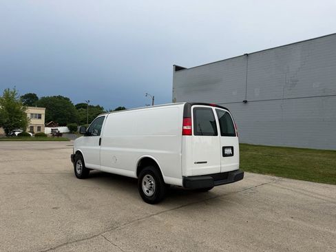 Used 2018 Chevrolet Express 2500 RWD image 5